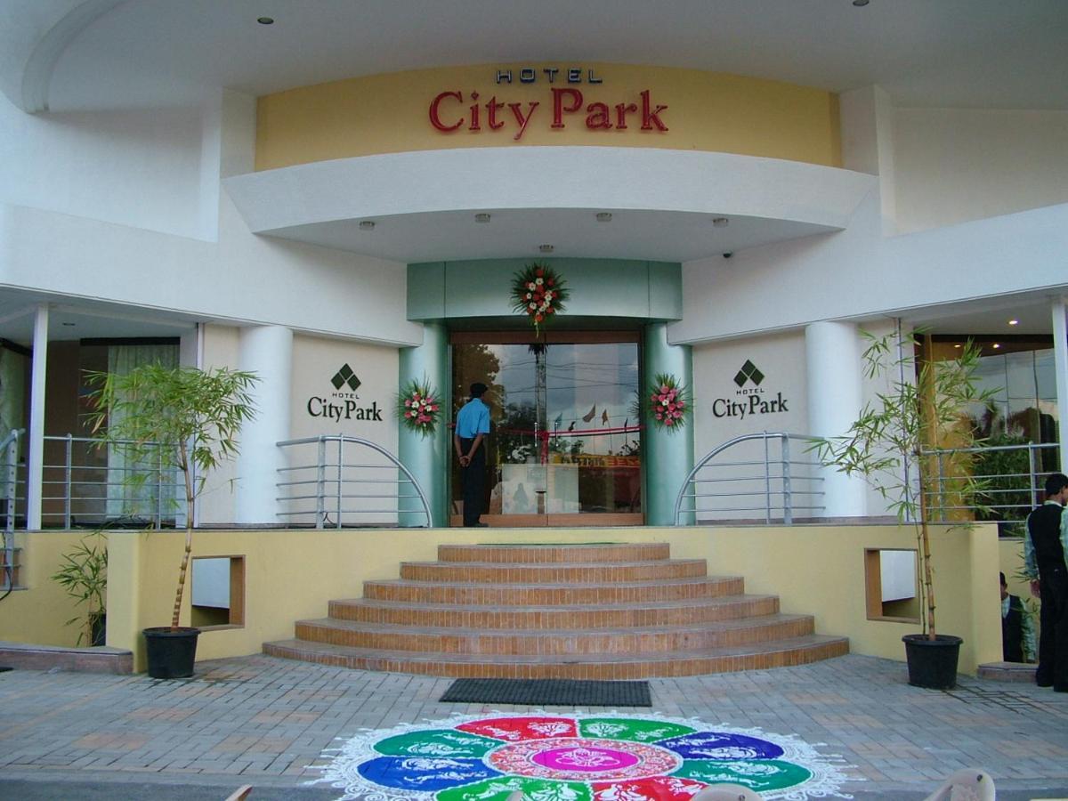 Hotel City Park, Солапур Екстериор снимка